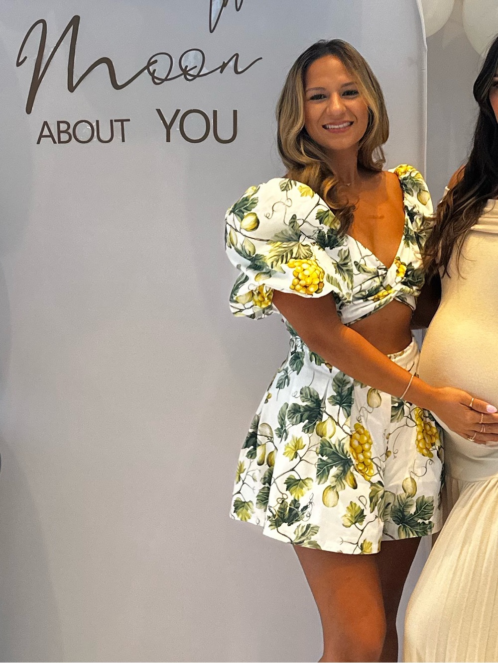 Women’s White Floral Puff-Sleeve Romper - Picture 4 of 4
